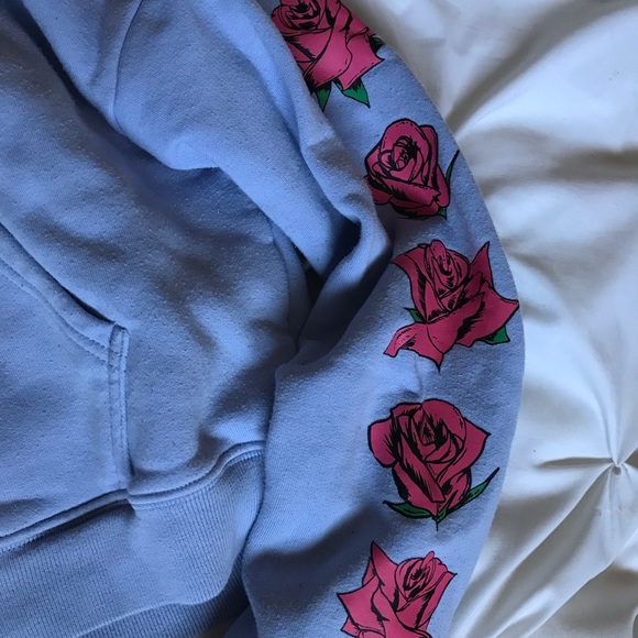 Aritzia TNA Cropped Hoodie - Picture 3 of 9